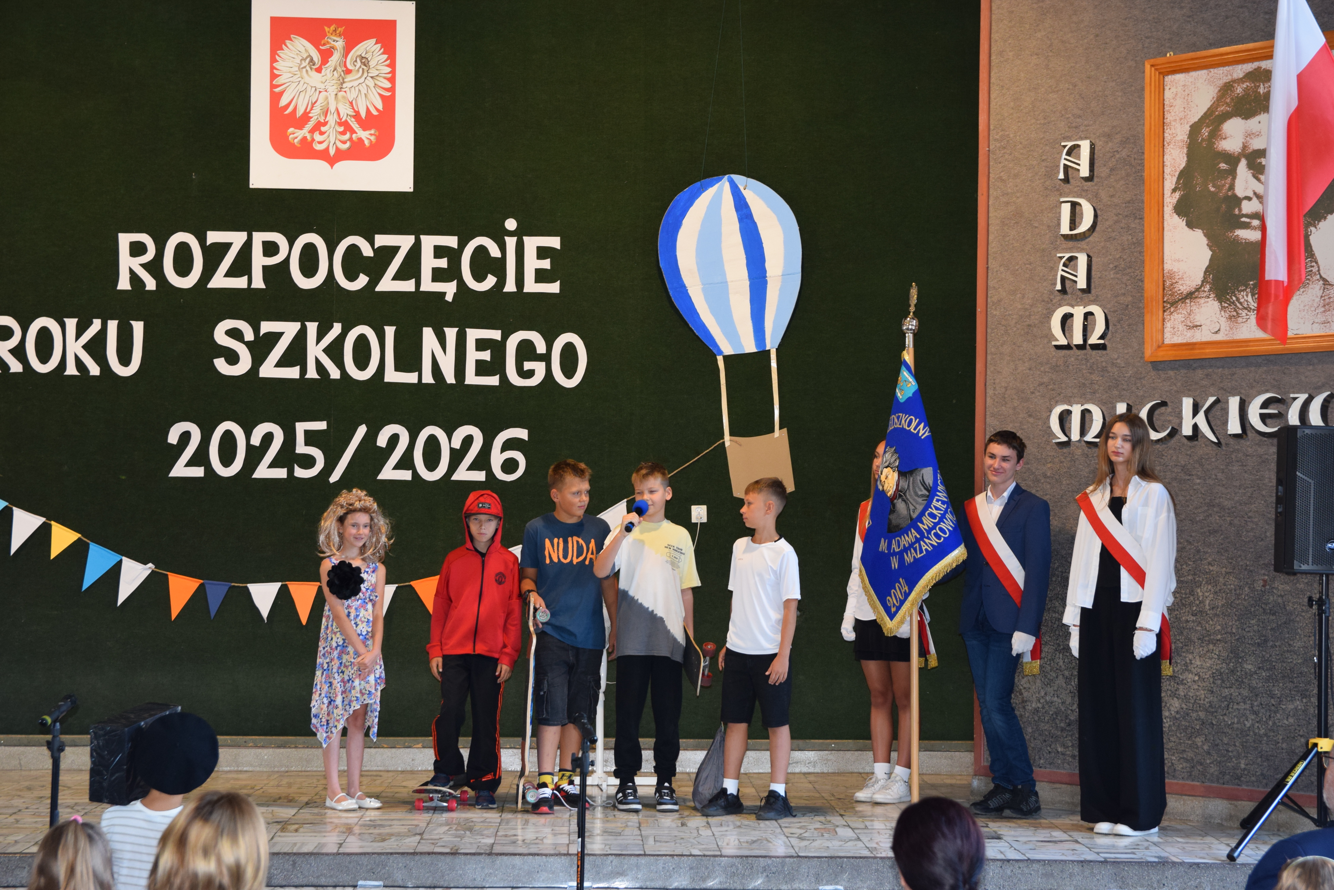 Przedstawienie na początek inauguracji roku szkolnego.