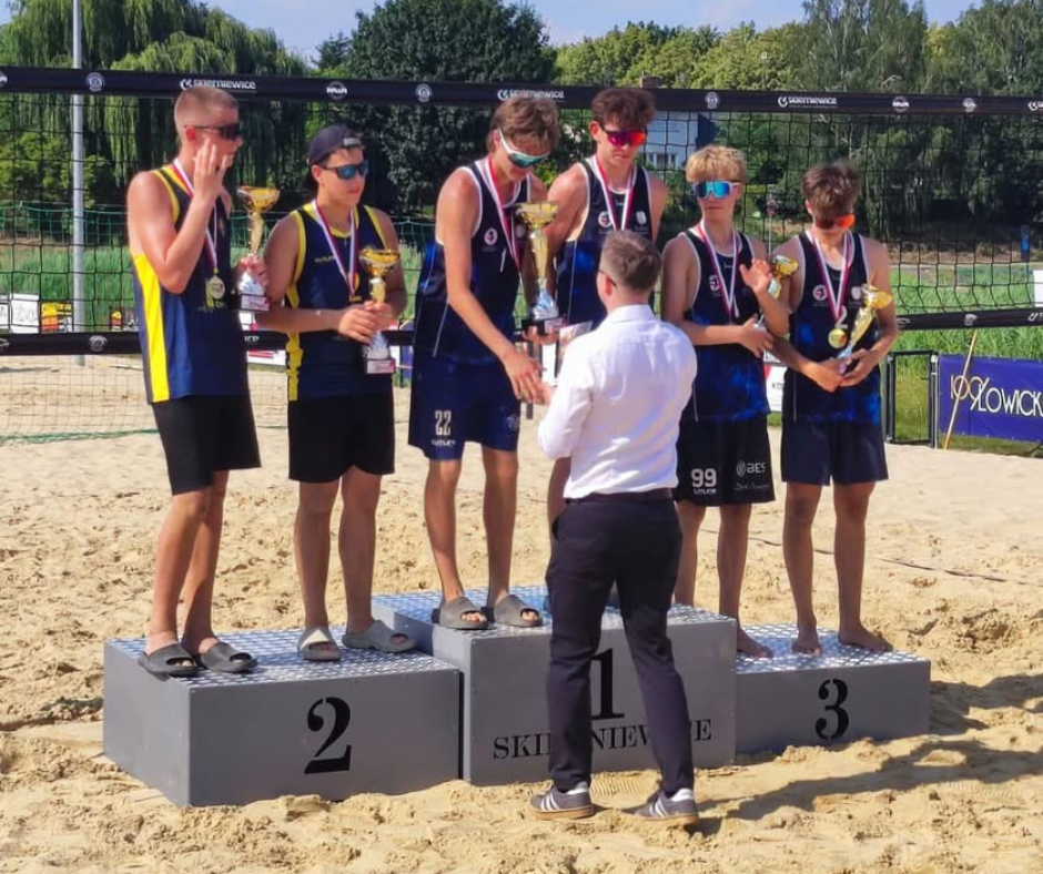 Michał Czech na podium.