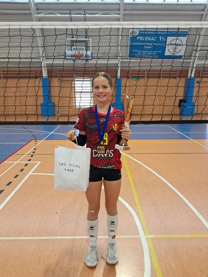 Alicja Czech z pucharem.