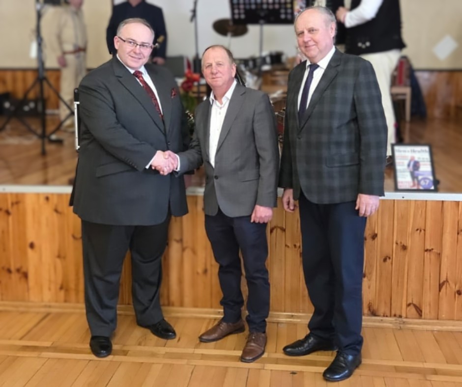 Od lewej wójt Janusz Pierzyna, Krzysztof Wieczerzak, przewodniczący rady gminy Czesław Machalica.